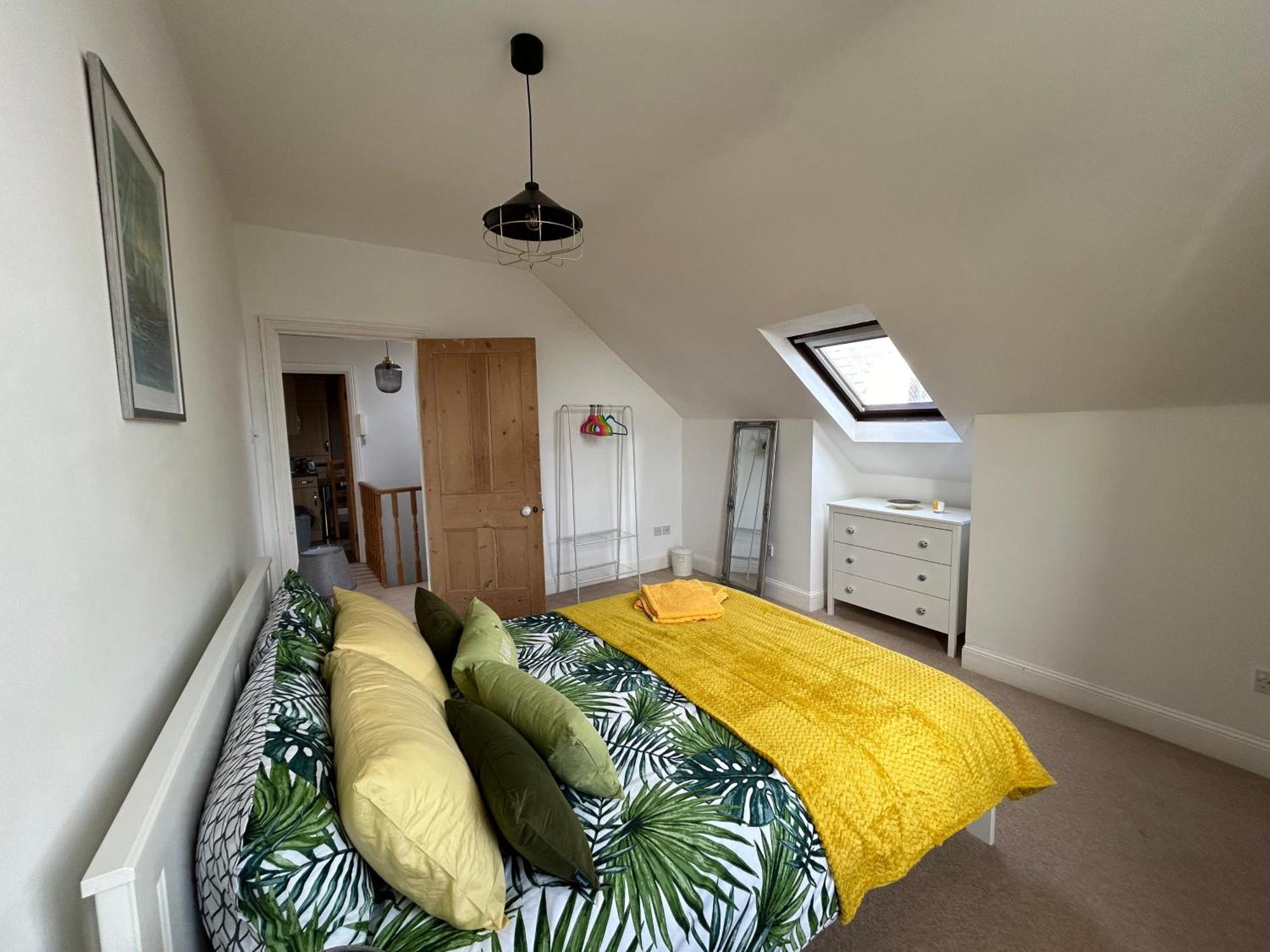 Seaside Rentals Bournemouth - 2Br, Upto 6Ppl, Beach 3 Min Walk, Dogs Ok, Wifi, Park 2 Cars Exterior photo