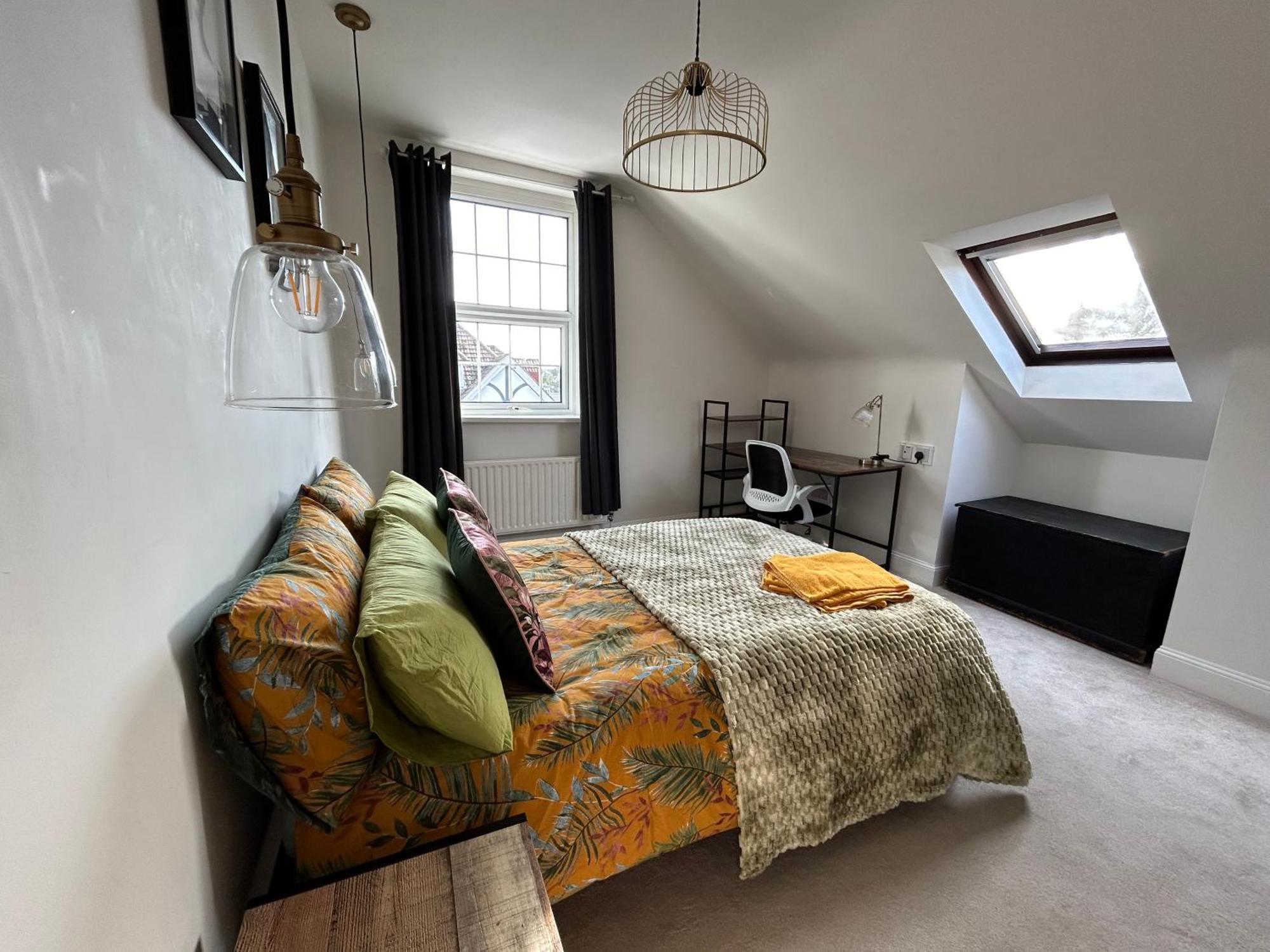 Seaside Rentals Bournemouth - 2Br, Upto 6Ppl, Beach 3 Min Walk, Dogs Ok, Wifi, Park 2 Cars Exterior photo