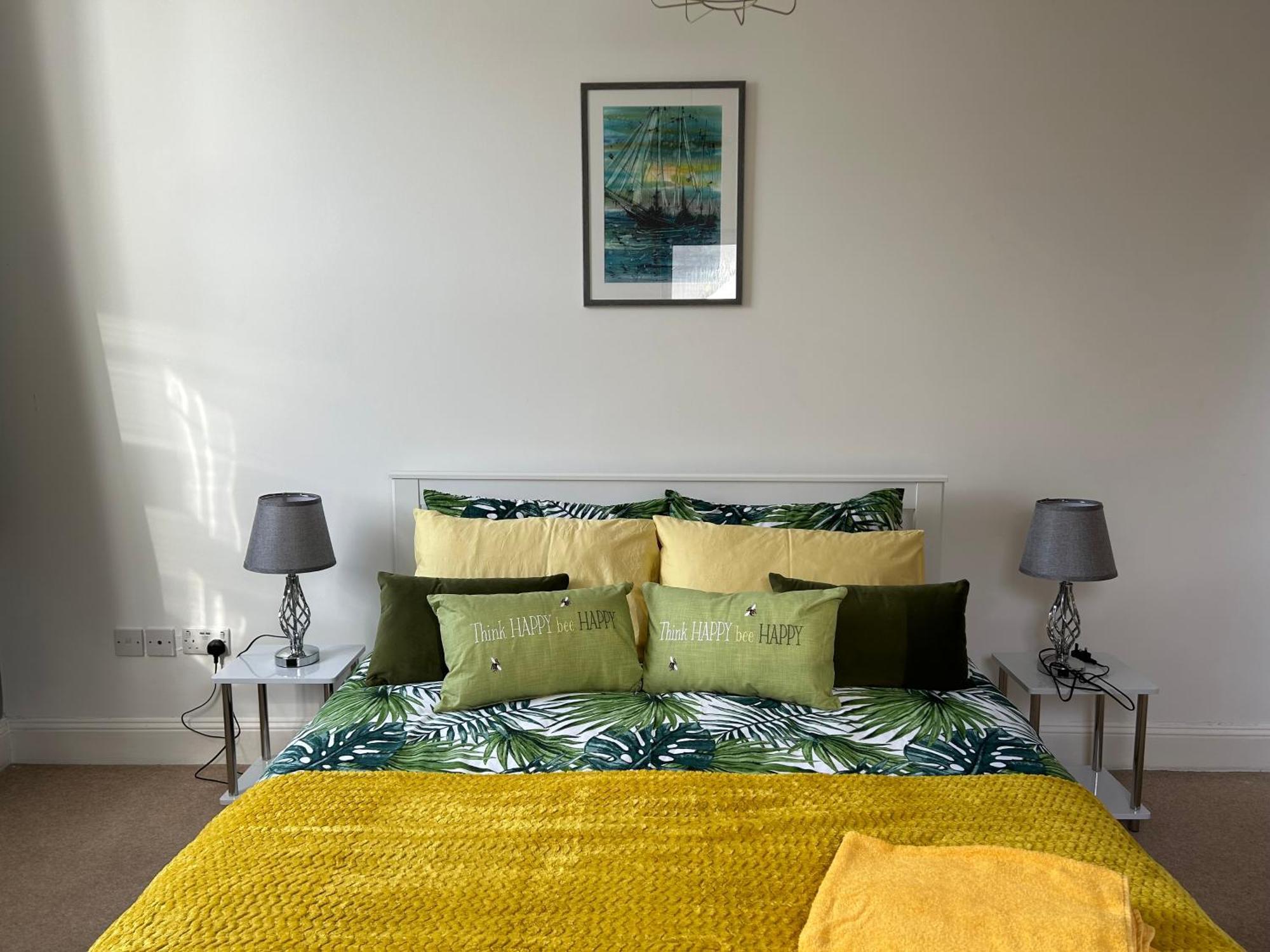 Seaside Rentals Bournemouth - 2Br, Upto 6Ppl, Beach 3 Min Walk, Dogs Ok, Wifi, Park 2 Cars Exterior photo